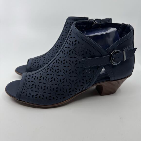 Easy Street WMNs Laser Cutout Dakota Sandals US 9 1/2 Heeled Side Zipper Buckle - Picture 4 of 8